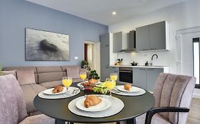 D&A Central Luxury Apartments With Free Parking